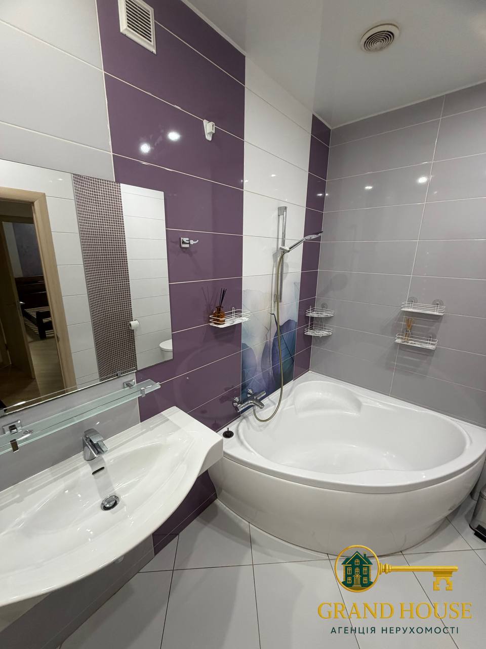 Оренда 3-кімнатної квартири на Площі Визволення