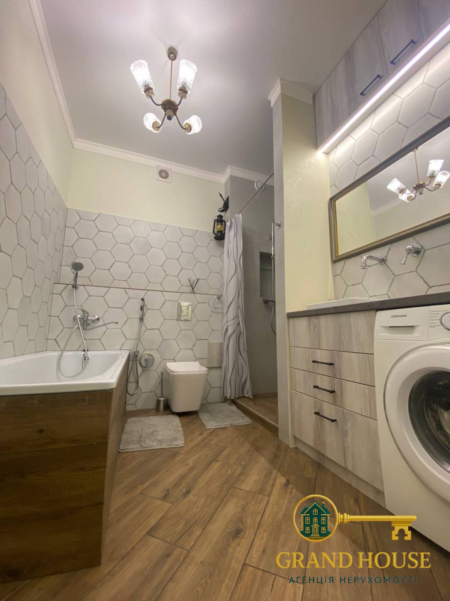 Оренда розкішної квартири на Поштовому Проспекті на кільці площі Визволення в Кривому Розі