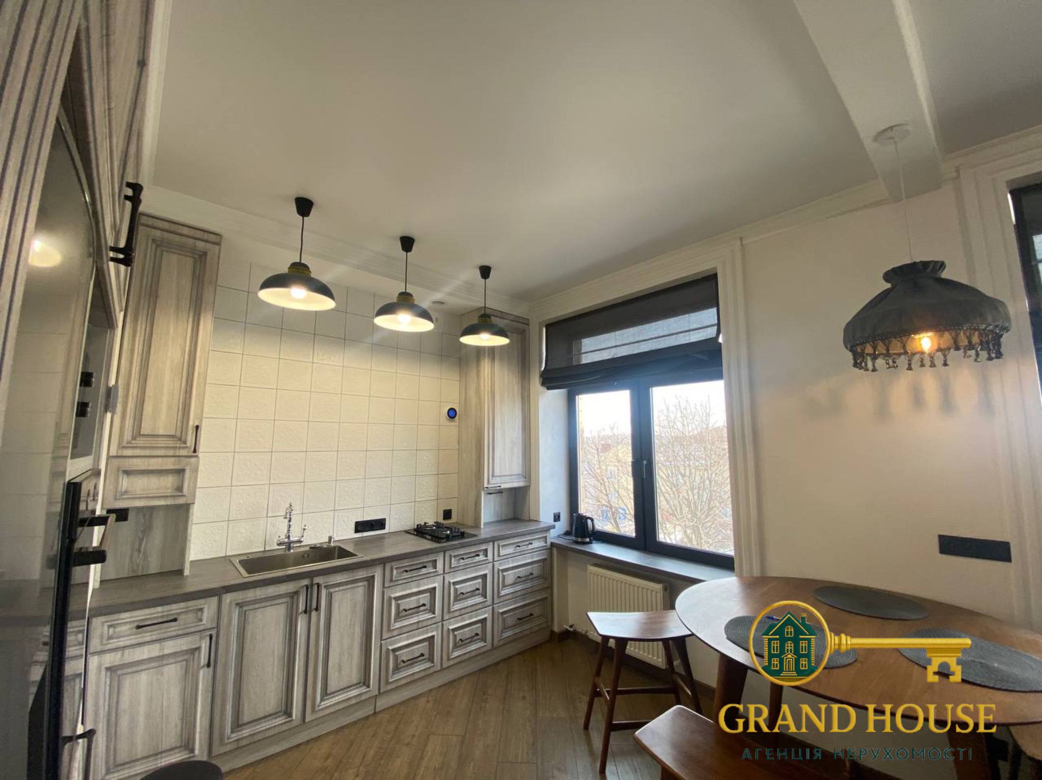 Оренда розкішної квартири на Поштовому Проспекті на кільці площі Визволення в Кривому Розі