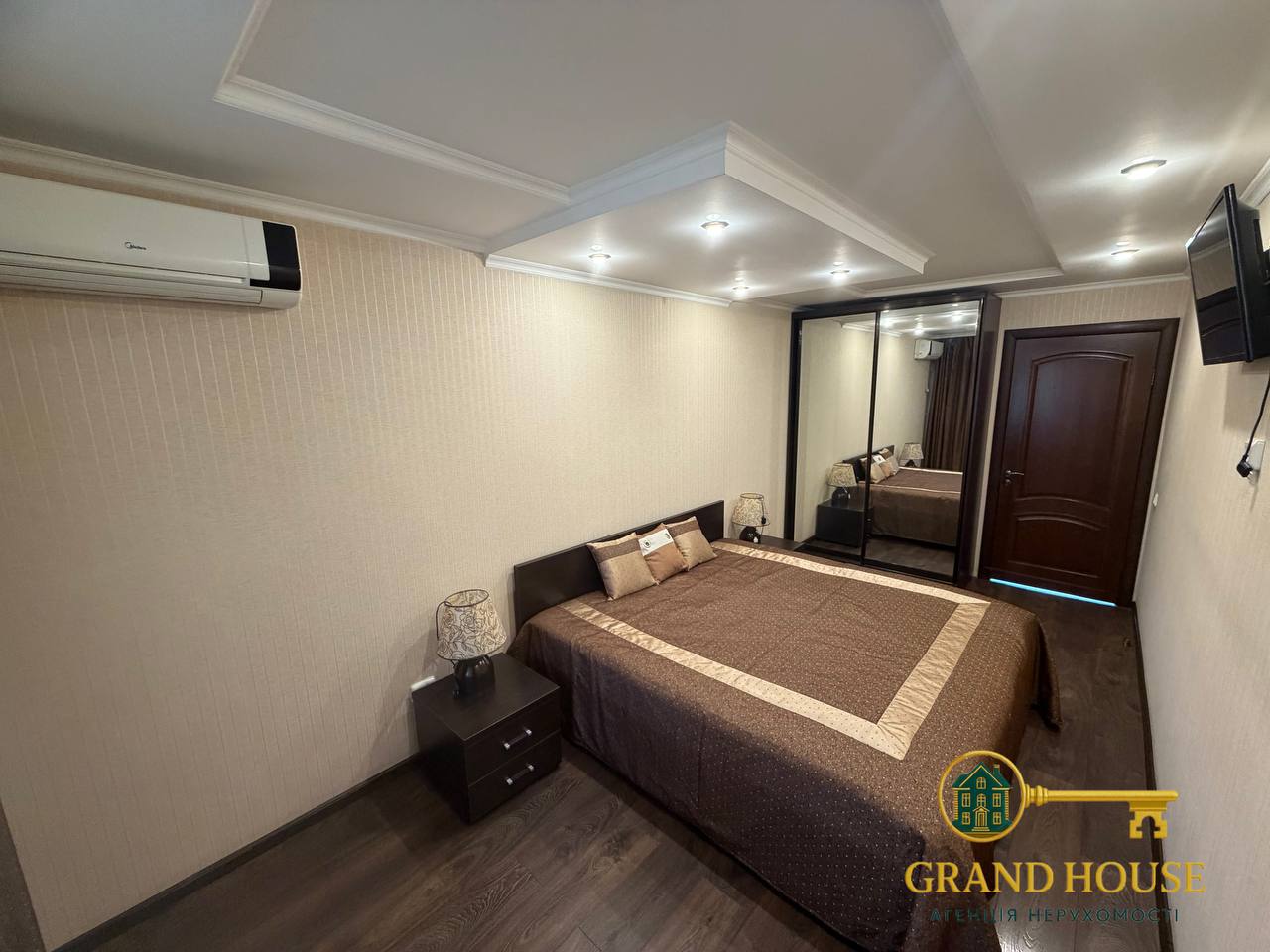 Оренда 3-кімнатної квартири на Свято-Миколаївській ПЕРШЕ ЗАСЕЛЕННЯ