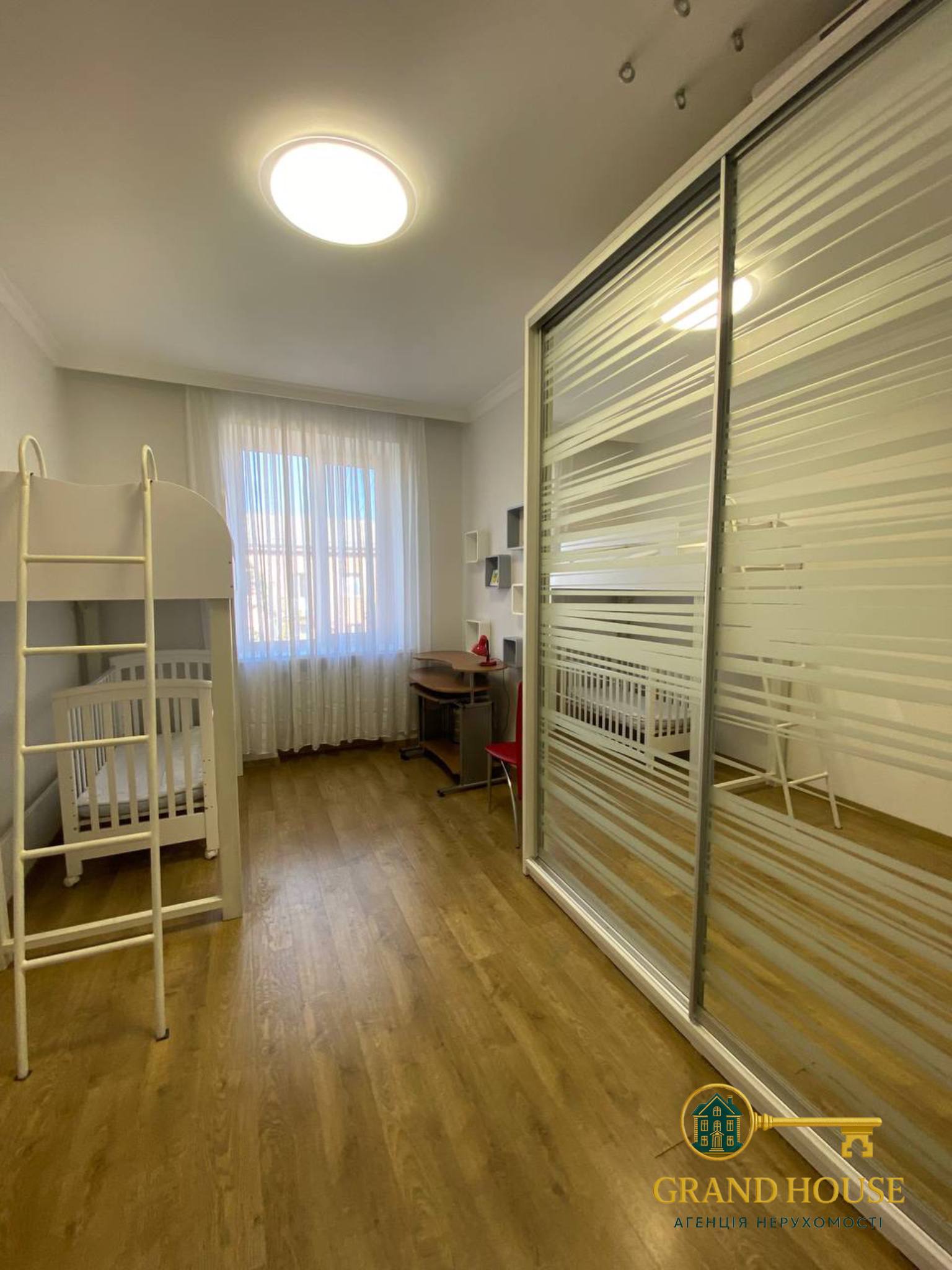 Агенція Нерухомості «Grand House» пропонує 3-кімнатну квартиру в центрі Кривого Рогу