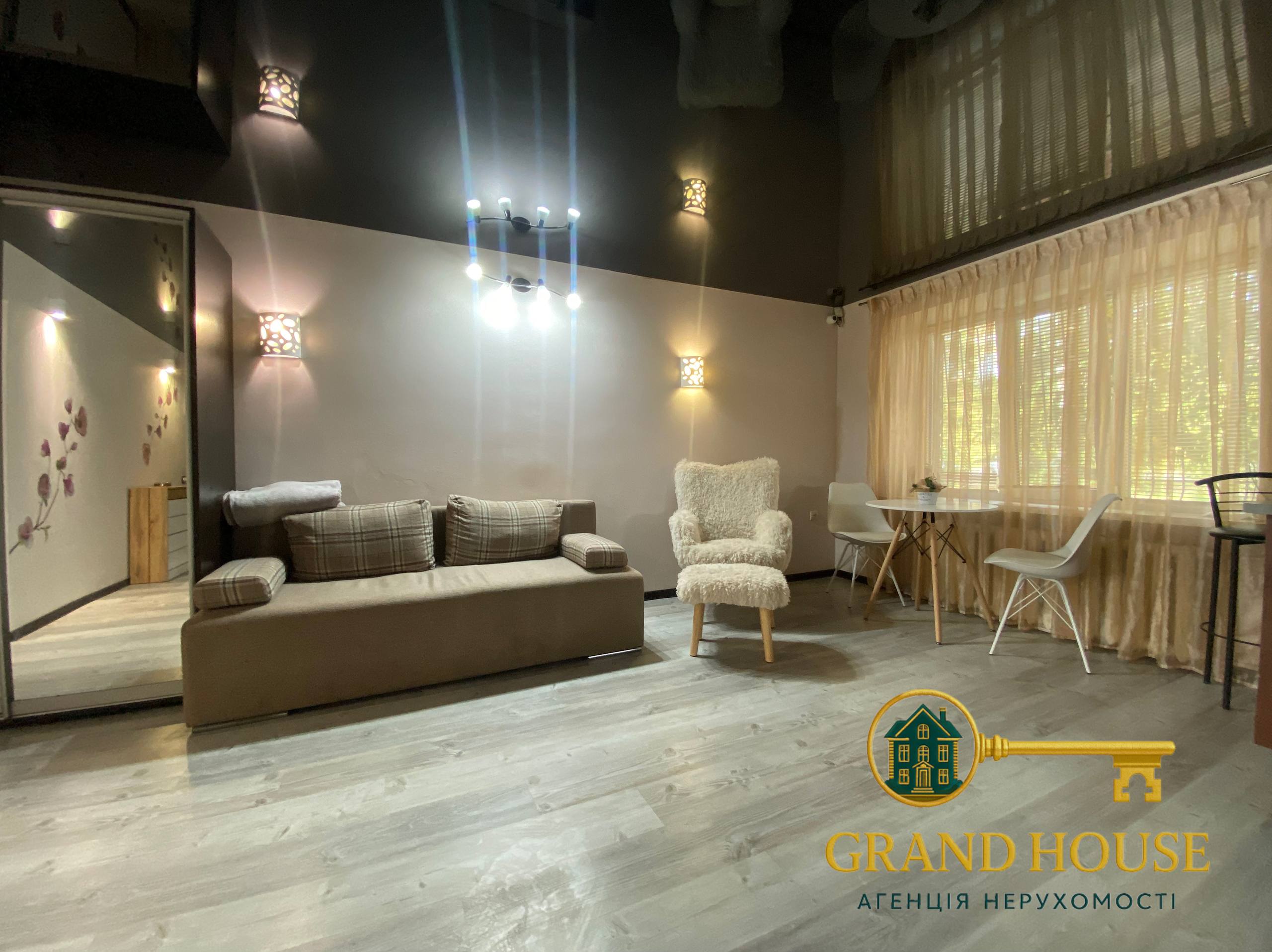 Пропонуємо 2-кімнатну квартиру в Кривому Розі на Соцмісті!

📍 Локація: зручний та спокійний район міста
🏛 Будинок: хрущовка
📐 Поверх: 1 з 4

🔑 Переваги квартири:

Встановлені грати на вікнах - додаткова безпека
Сучасна система внутрішнього та зовнішнього відеоспостереження
Можливість заряджати електрокар - актуальне рішення для власників сучасного транспорту
Зручне планування: окрема спальня та простора вітальня
Низький поверх - ідеально для сімей із дітьми чи людей, які не люблять сходи

Квартира готова до заселення та відповідає сучасним вимогам комфорту і безпеки.