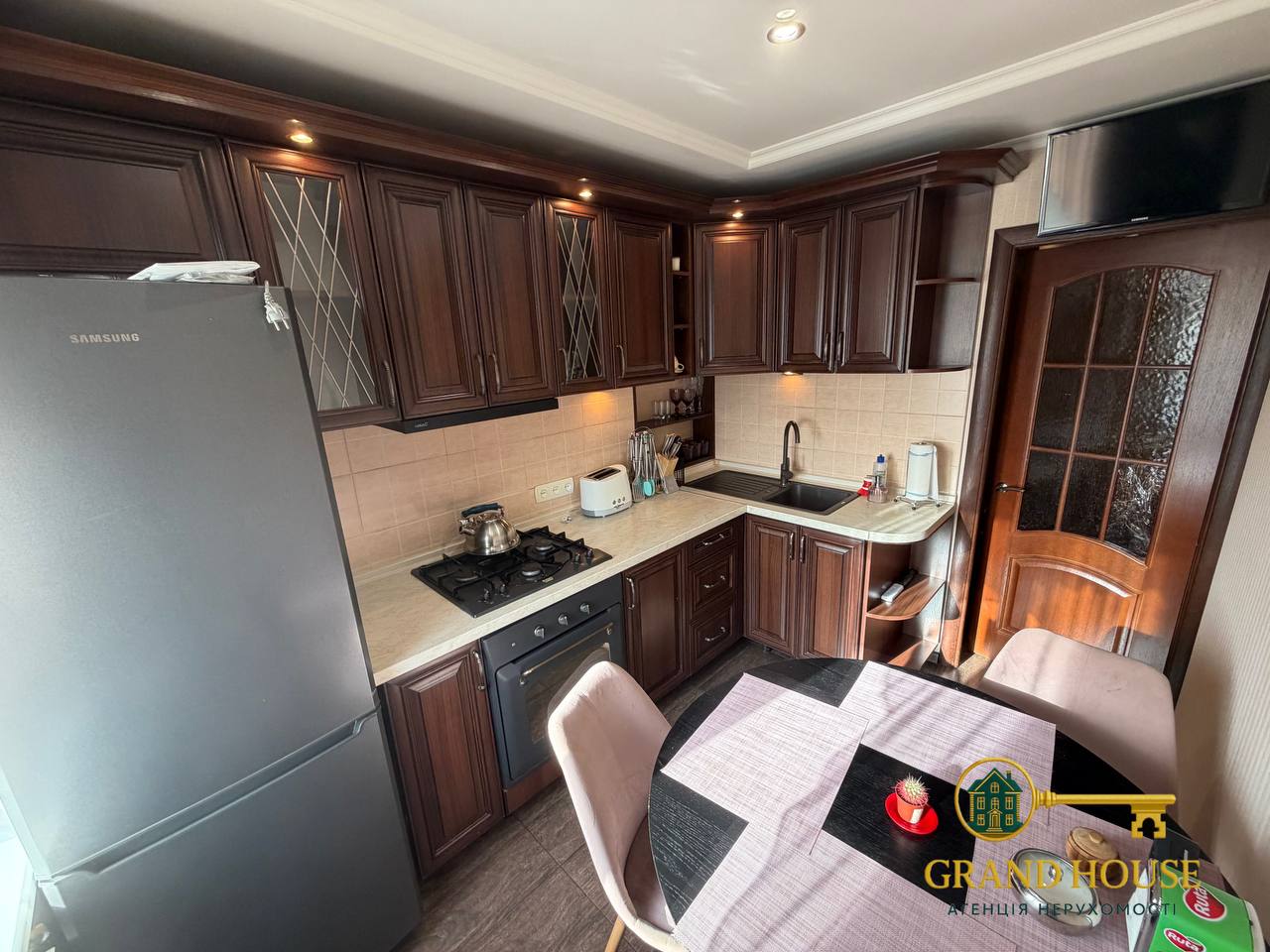 Оренда 3-кімнатної квартири на Свято-Миколаївській ПЕРШЕ ЗАСЕЛЕННЯ