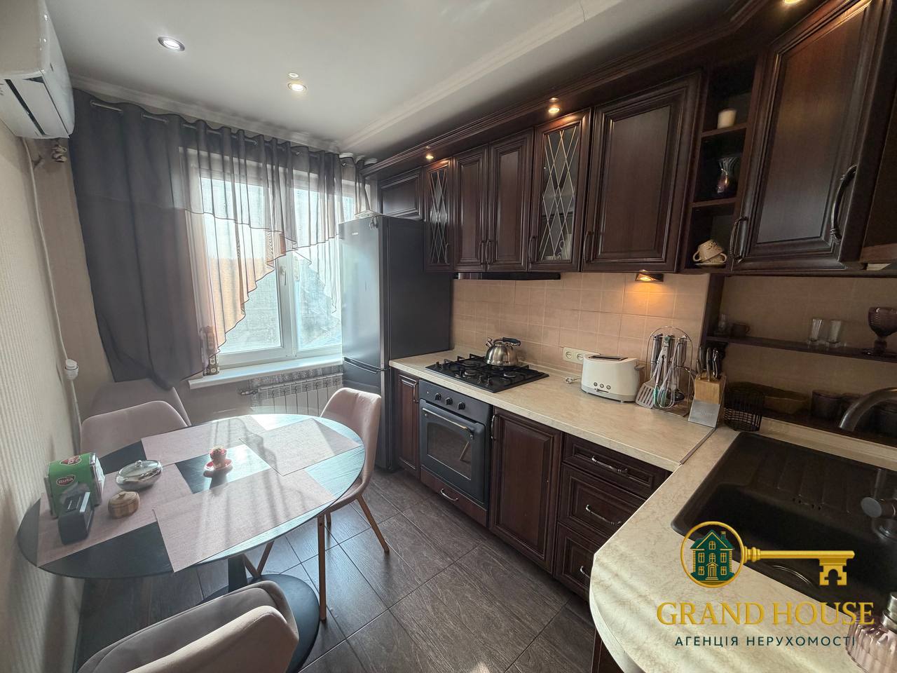 Оренда 3-кімнатної квартири на Свято-Миколаївській ПЕРШЕ ЗАСЕЛЕННЯ