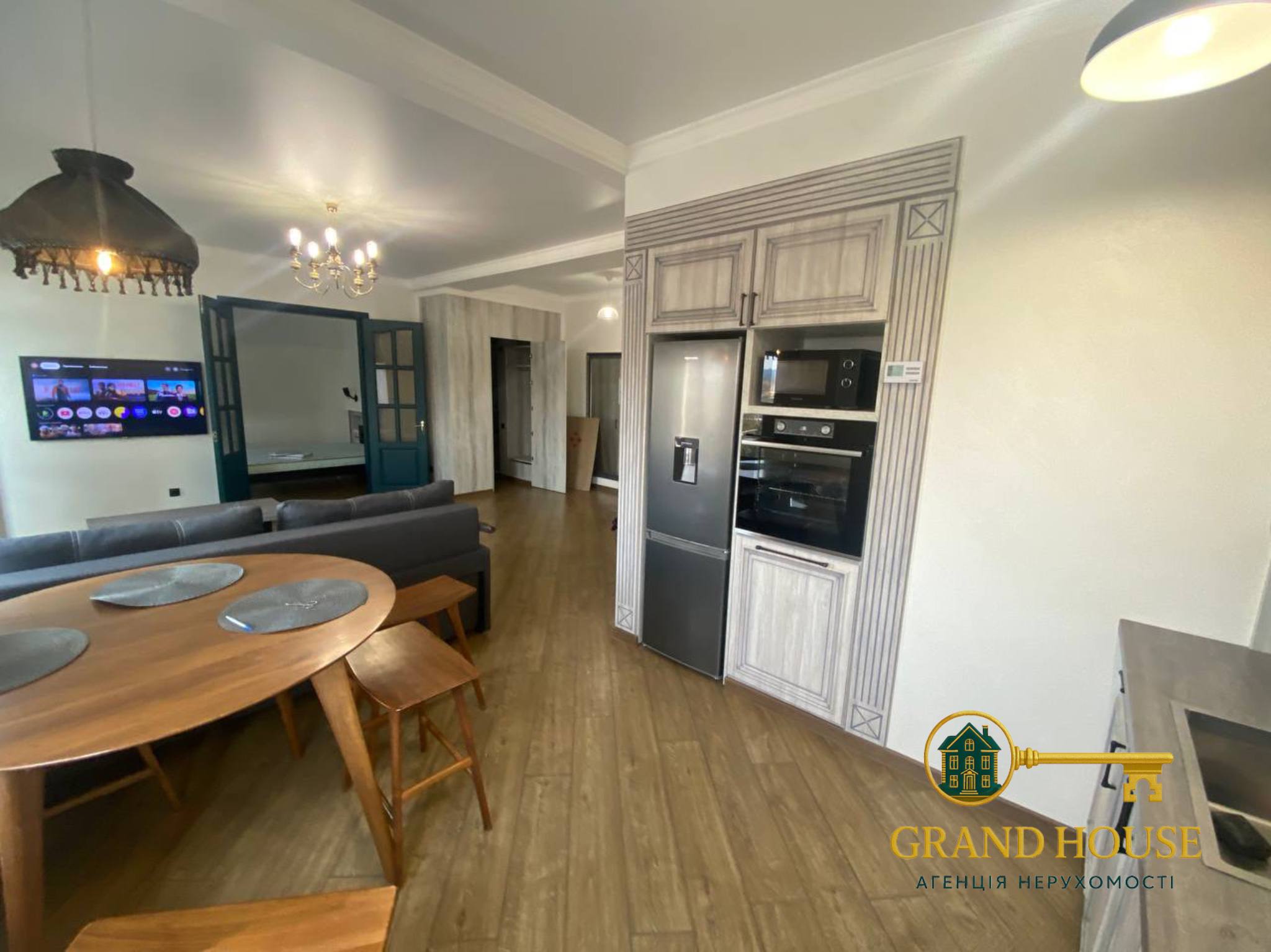 Оренда розкішної квартири на Поштовому Проспекті на кільці площі Визволення в Кривому Розі