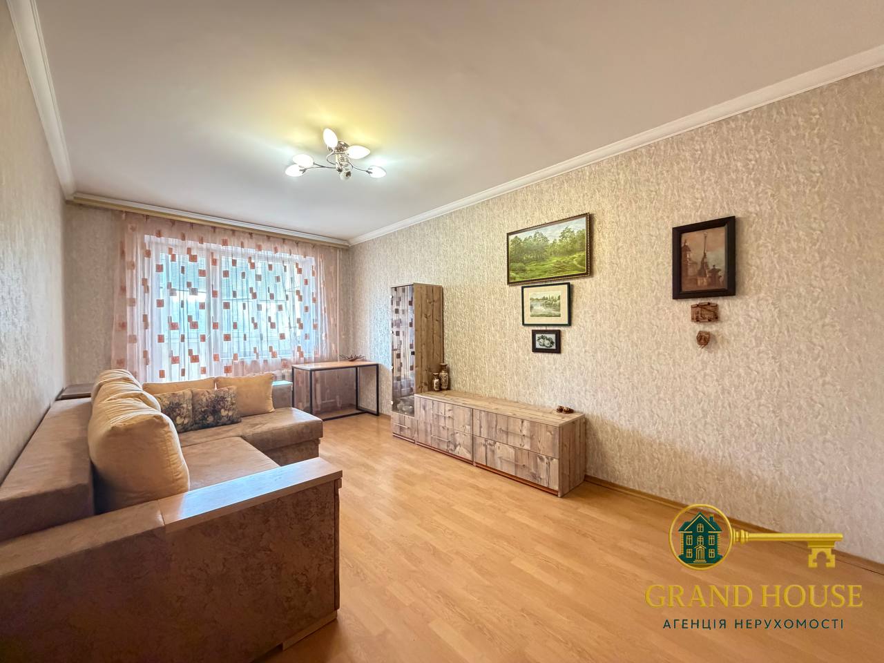 Оренда великої 2-кімнатної квартири на бульварі Вечірньому