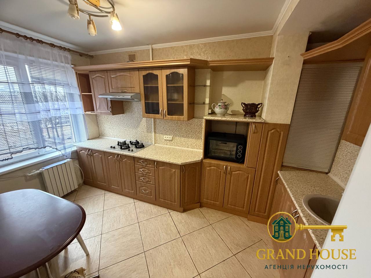 Пропонуємо до оренди 2-кімнатну квартиру по вулиці Співдружності на Ювілейній

- поверх 2/9;
- відмінна теплоподача;
- поруч з будинком зупинка, супермаркети, школи, дитячі садки та тренажерна зала