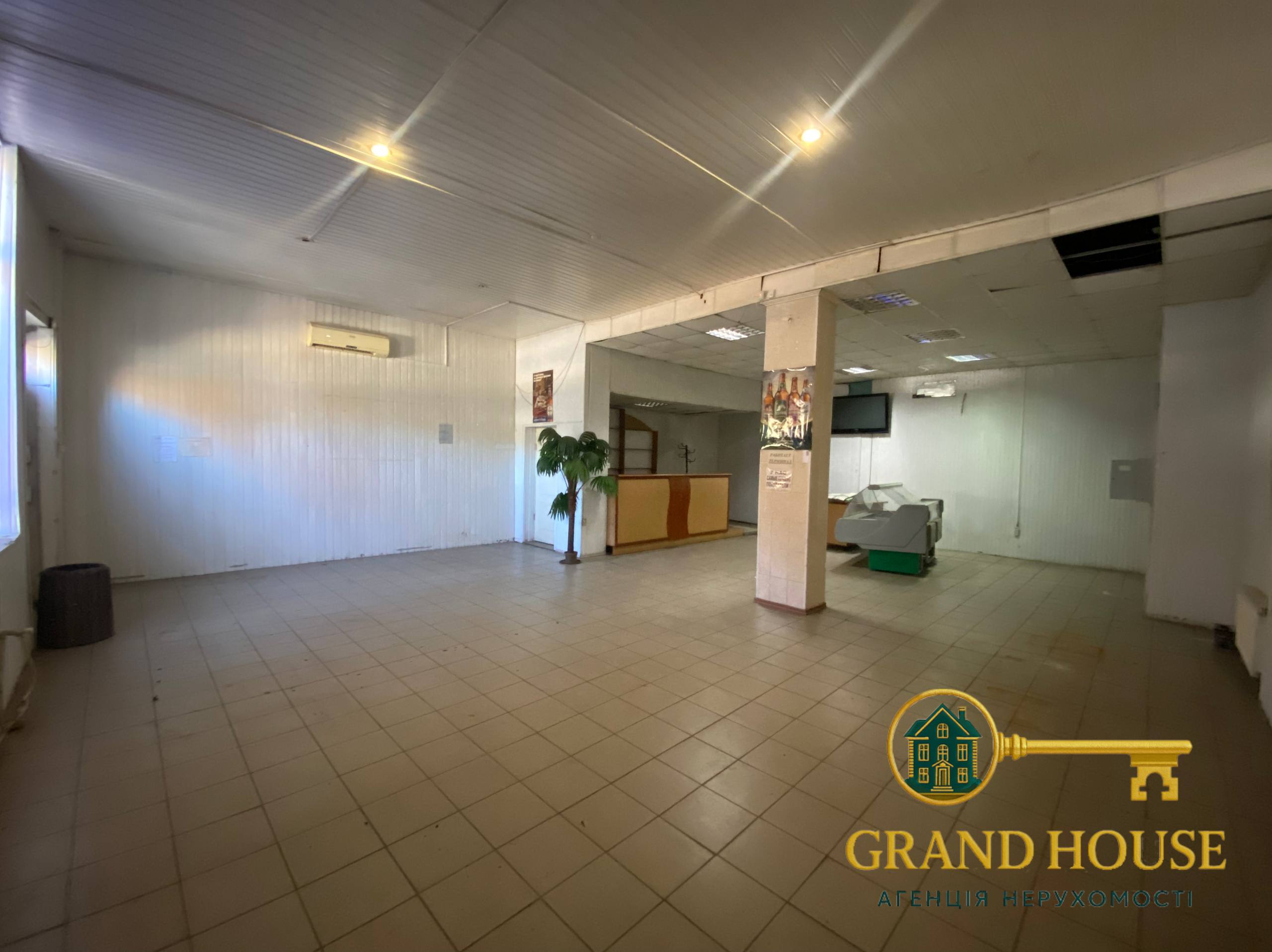  Пропонуємо комерційне приміщення площею 100 м² у Кривому Розі.

📍 Локація: спокійний район міста, подалі від основних магістралей - ідеальне місце для бізнесу, який не потребує великого потоку людей.

🏢 Характеристики приміщення:

Загальна площа -100 м²
Зручне планування, яке дозволяє облаштувати офіс, склад, майстерню або виробничу ділянку
Окремий вхід, можливість під’їзду авто
Підведені всі необхідні комунікації

💡 Підійде для:

Інтернет-магазину або пункту видачі замовлень
Майстерні чи сервісного центру
Невеликого виробництва або складу
Офісу логістичної компанії чи ремонтної служби