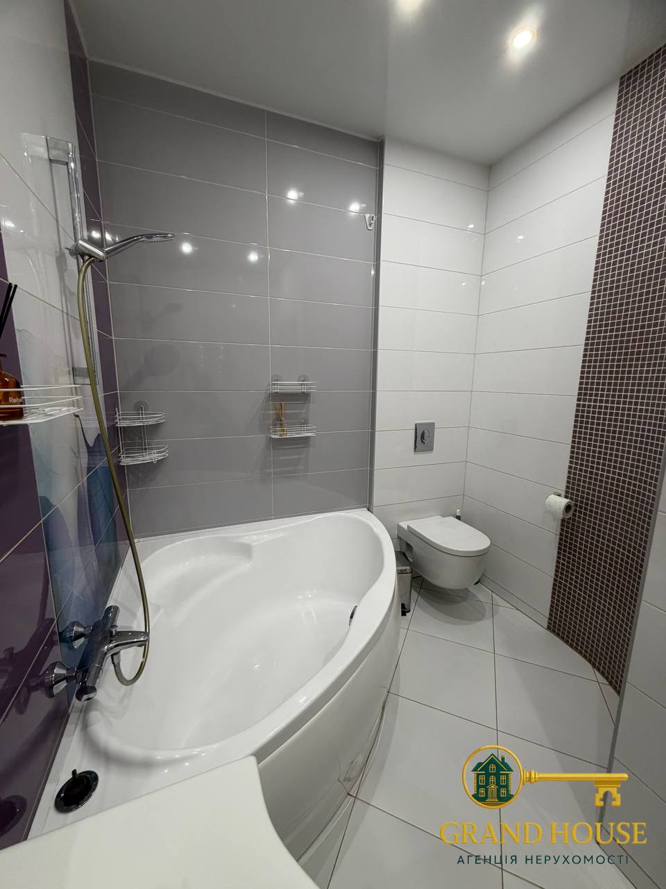 Оренда 3-кімнатної квартири на Площі Визволення