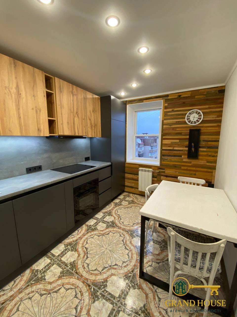 Агенція Нерухомості GrandHouse пропонує: Продаж 2-кімнатної квартири в Кривому Розі на вулиці Віталія Матусевича (Муравейник)