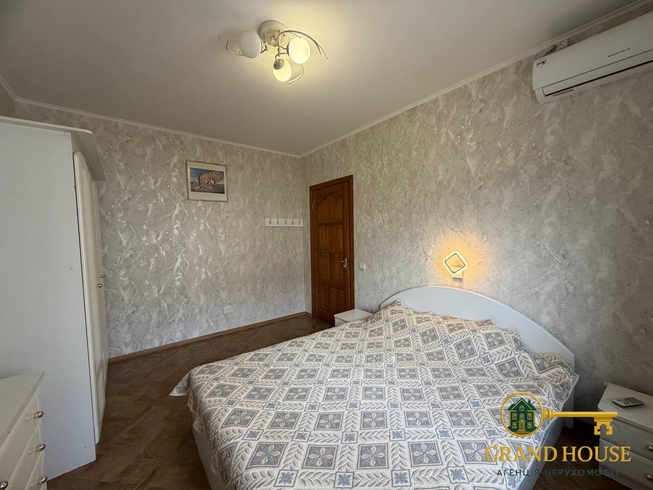 Оренда великої 2-кімнатної квартири на бульварі Вечірньому