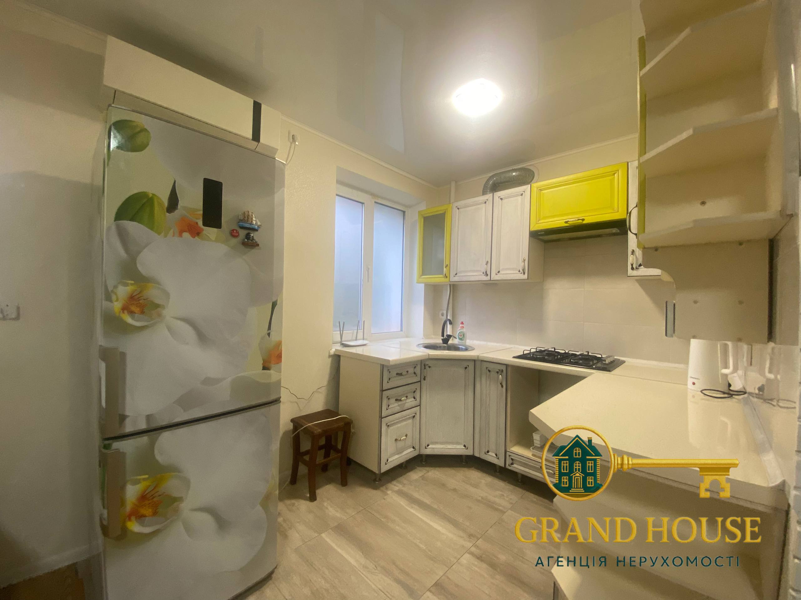 Пропонуємо до оренди 2-кімнатну квартиру в Кривому Розі!

📍 Район із зручною інфраструктурою
🏛 Будинок: хрущовка
📐 Поверх: 2 з 4

✨ Переваги:

Зручне планування - ідеально для пари або невеликої сім'ї
Квартира світла та затишна
Оптимальний поверх - другий із чотирьох, без зайвих сходів і водночас не на першому
Розвинена інфраструктура: поруч магазини, транспорт, школи