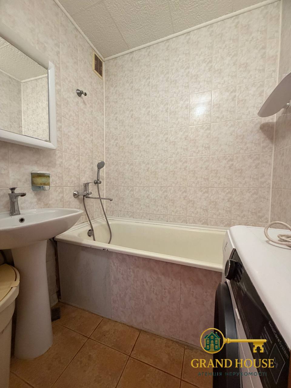 Оренда великої 2-кімнатної квартири на бульварі Вечірньому