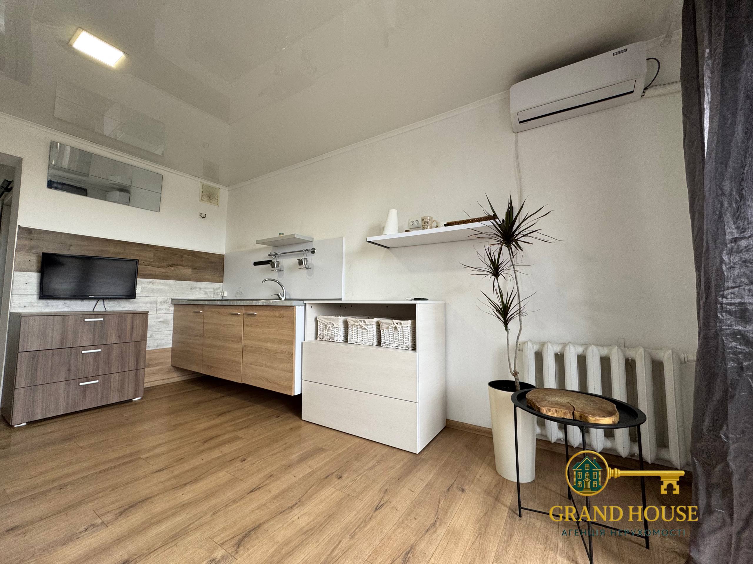 Оренда квартири з розкішним видом на Східному 1 по вулиці Сімонова!


- поверх 9/9 (зверху технічний поверх);
- є оптоволоконний інтернет;
- в кожну пору року відкривається розкішний вид з панорамного вікна квартири 