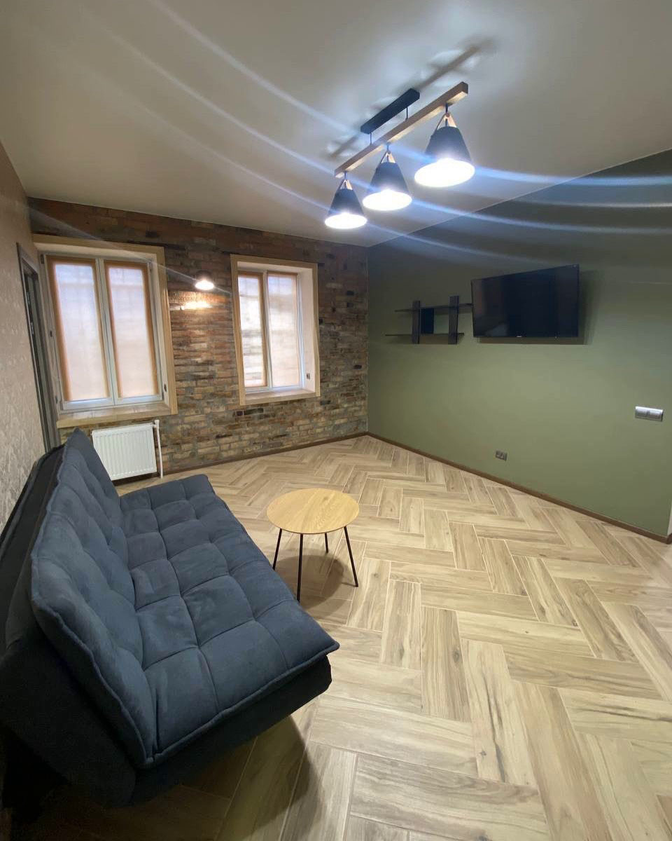 🏡 Рідкісна можливість! Будинок в оренду у Кривому Розі 🏡

У нашому місті оренда приватних будинків – справжня рідкість.
І саме зараз є чудова пропозиція:

✨ 4-кімнатний будинок у Покровському районі
✨ 2 дитячі спальні – комфорт для сімей з дітками
✨ Територія біля будинку – місце для відпочинку та ігор на свіжому повітрі
✨ Паркування для 2 авто (гаражу немає)

Це будинок, де поєднуються простір, комфорт і тиша спального району 💛