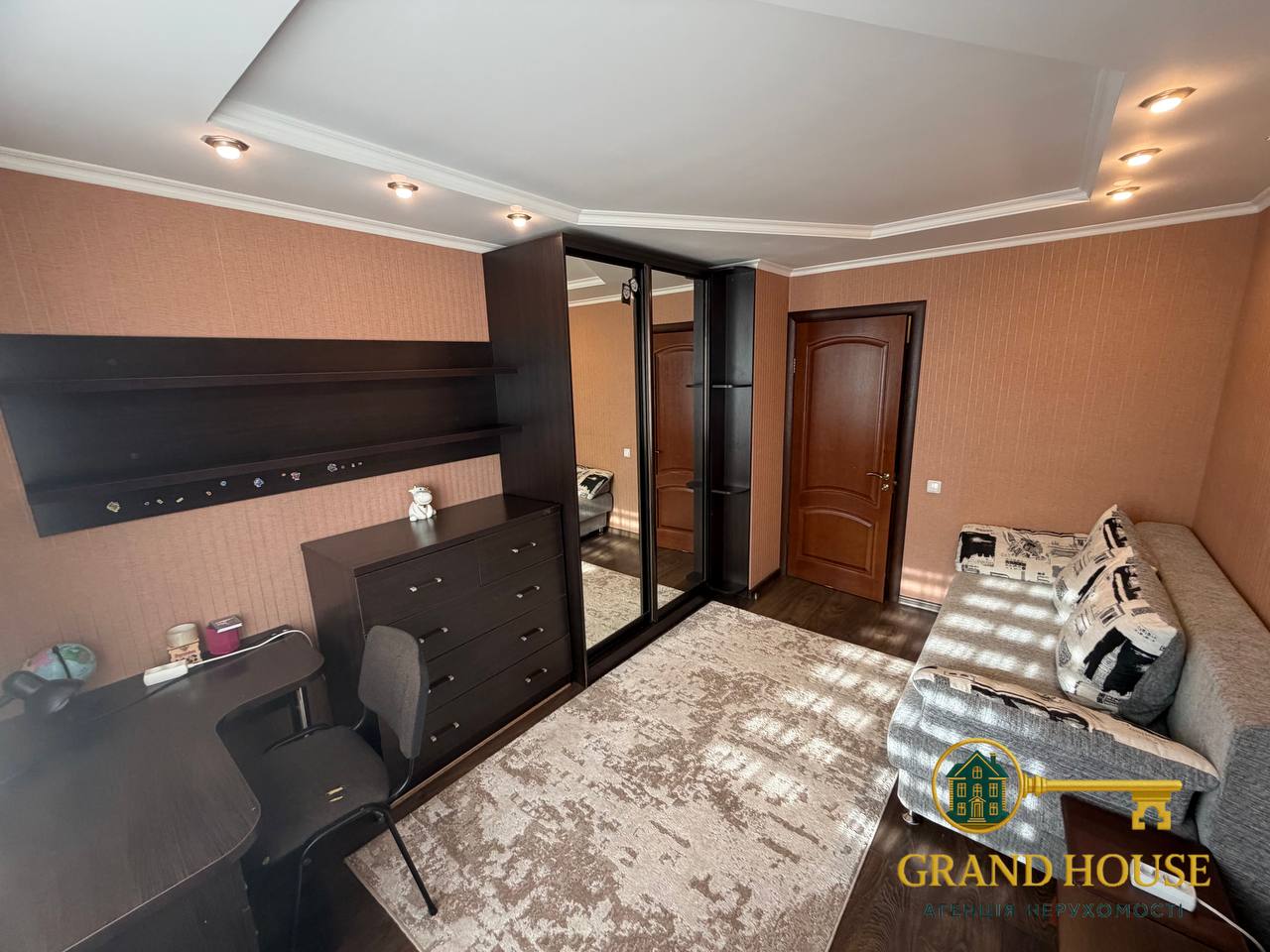 Оренда 3-кімнатної квартири на Свято-Миколаївській ПЕРШЕ ЗАСЕЛЕННЯ