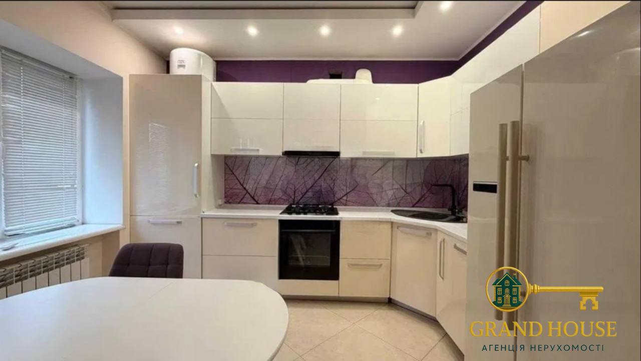 Оренда 3-кімнатної квартири на Площі Визволення